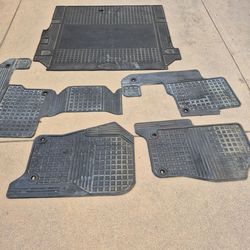Land Rover LR3 heavy duty rubber floor mats and cargo liner.  mats