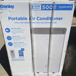 Portable 3 In 1 Air Conditioner Danby 10,000 btu , Fan and Dehumidifier. 