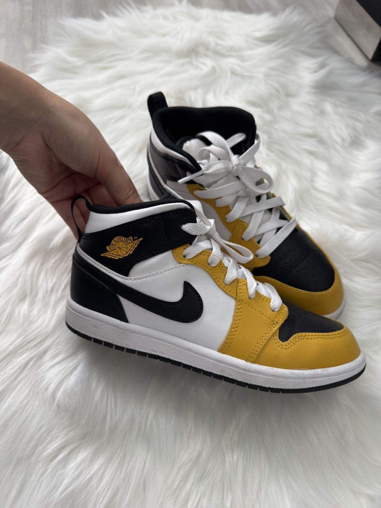 NIKE AIR JORDAN 1