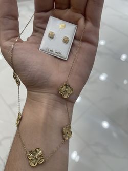Cadena De Flor 14k Con Los Aretes