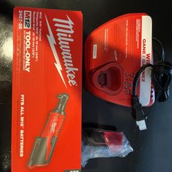 New Milwaukee M12 3/8 in. Ratchet 2.0 Battery And Charger