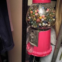 Bubblegum ball machine
