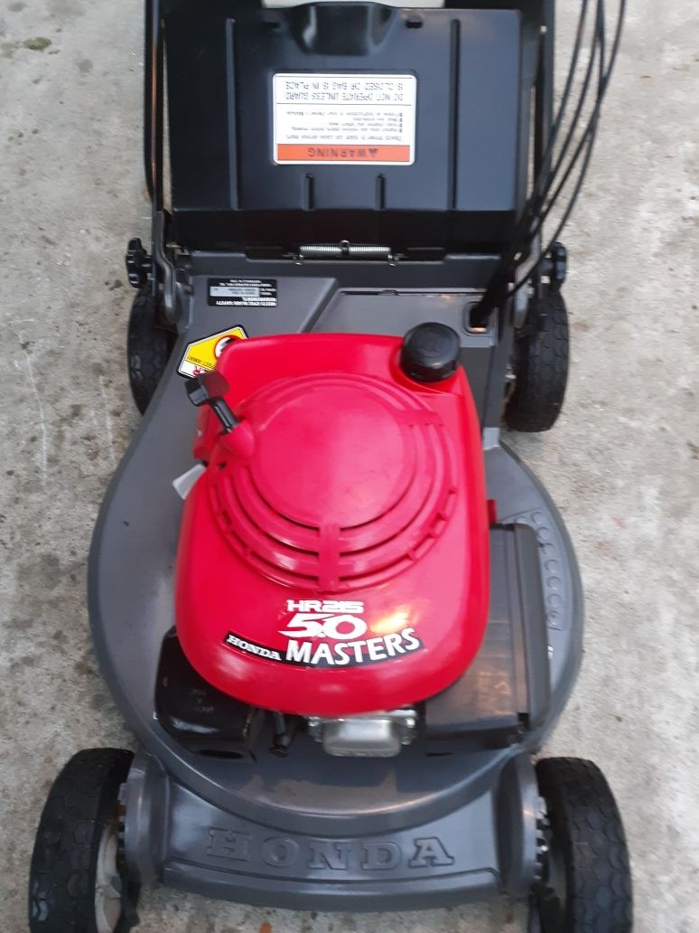 Honda hr215 master commercial lawn mower for Sale in Paramount, CA
