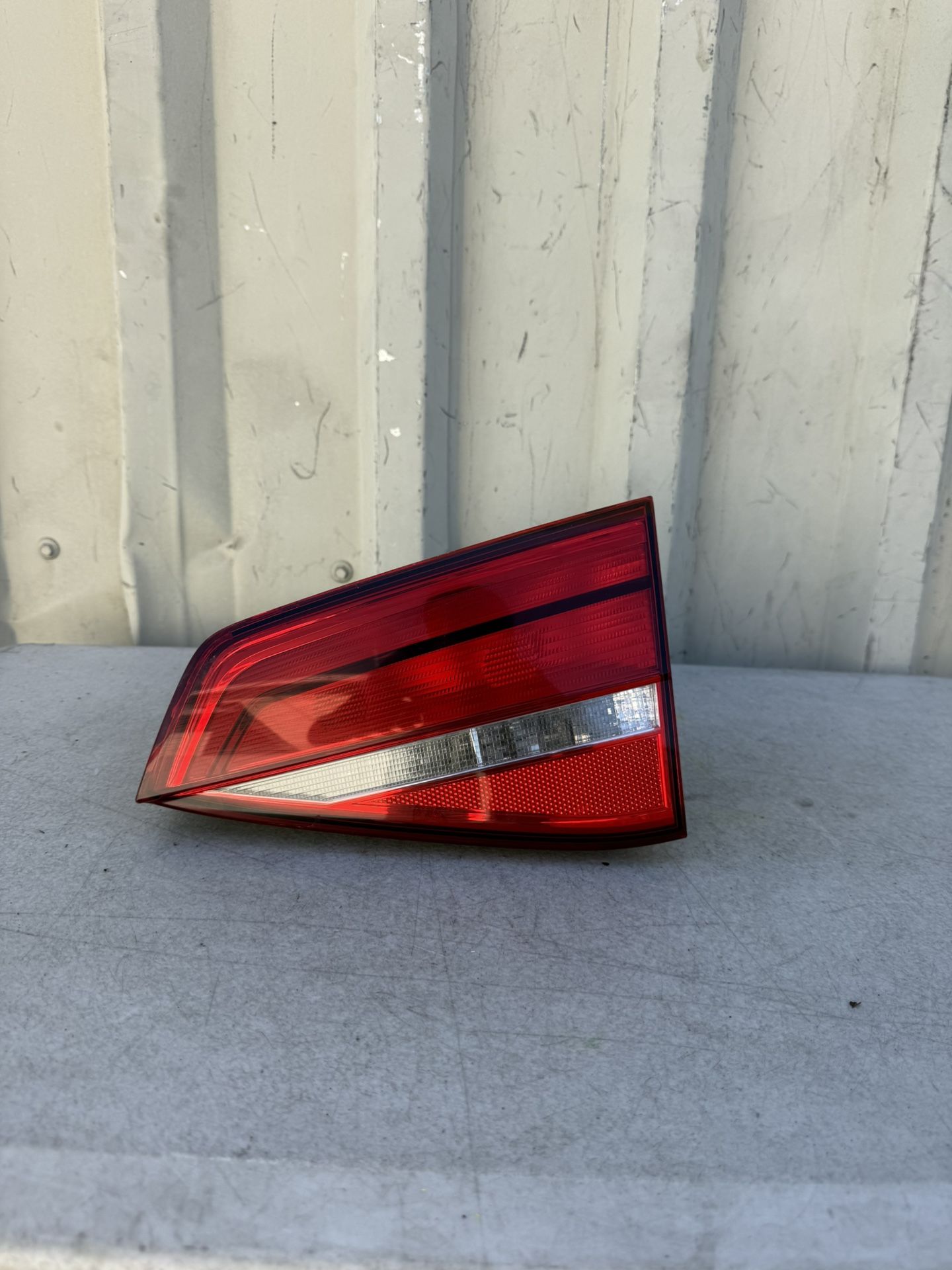 2015 2016 2017 2018 Volkswagen Jetta Trunk Lid Inner Light Tail Light Tail Lamp Taillight Right Passenger Side RH OEM USED ORIGINAL