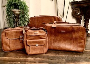 VINTAGE  4 PIECE GENUINE LEATHER LUGGAGE SET