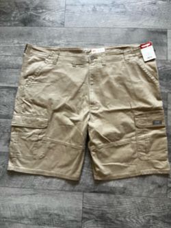 NEW MENS WRANGLER CARGO SHORTS SIZE 48