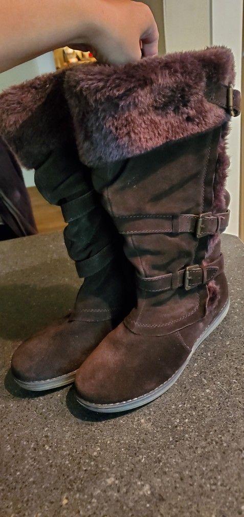 Womans Fur Lined Bear Traps