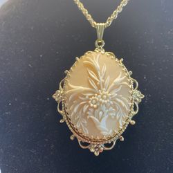 Vintage Whiting & Davis Oval Pendant Necklace, Gold Tone Cameo Style Flowers