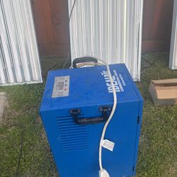 A complete turnkey indoor grow setup is available for sale. All equipment functions properly and shows only minor signs of wear from limited use. What
