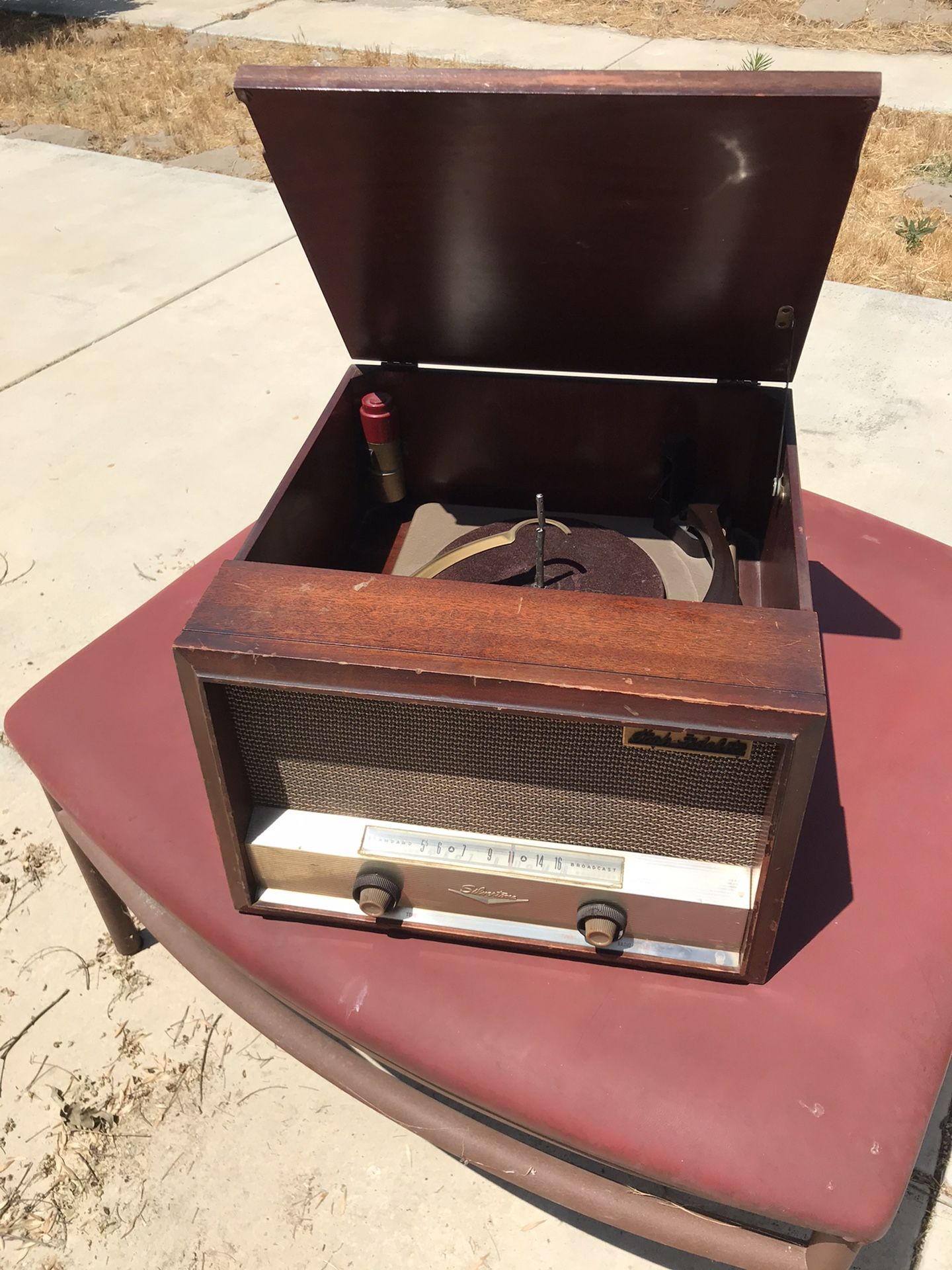 Vintage RCA Turntable/Radio Combo for Sale in San Bernardino, CA - OfferUp