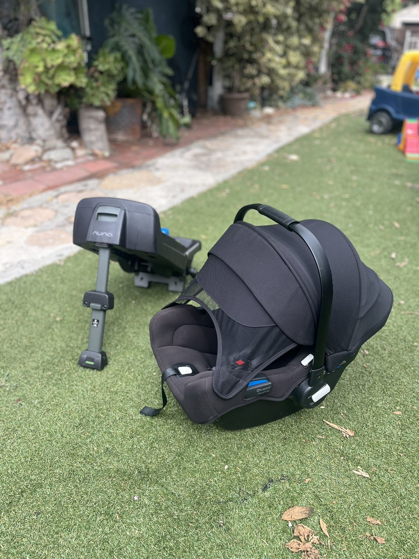 Nuna Carseat and Base 
