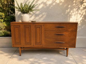 Vintage Broyhill Mid Century Credenza / Buffet Cabinet