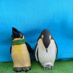 4"  PENGUINS. (2)