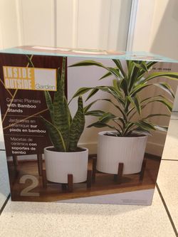 Set of 2 white Ceramic planters with bamboo stand. New in box