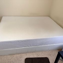 Queen Memory Foam Mattress + Box Spring – Clean & Comfortable
