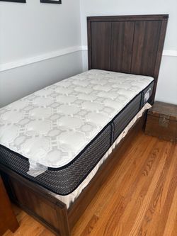 Twin mattress and box spring