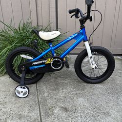 Bike with training wheels