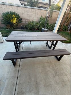 Picnic table
