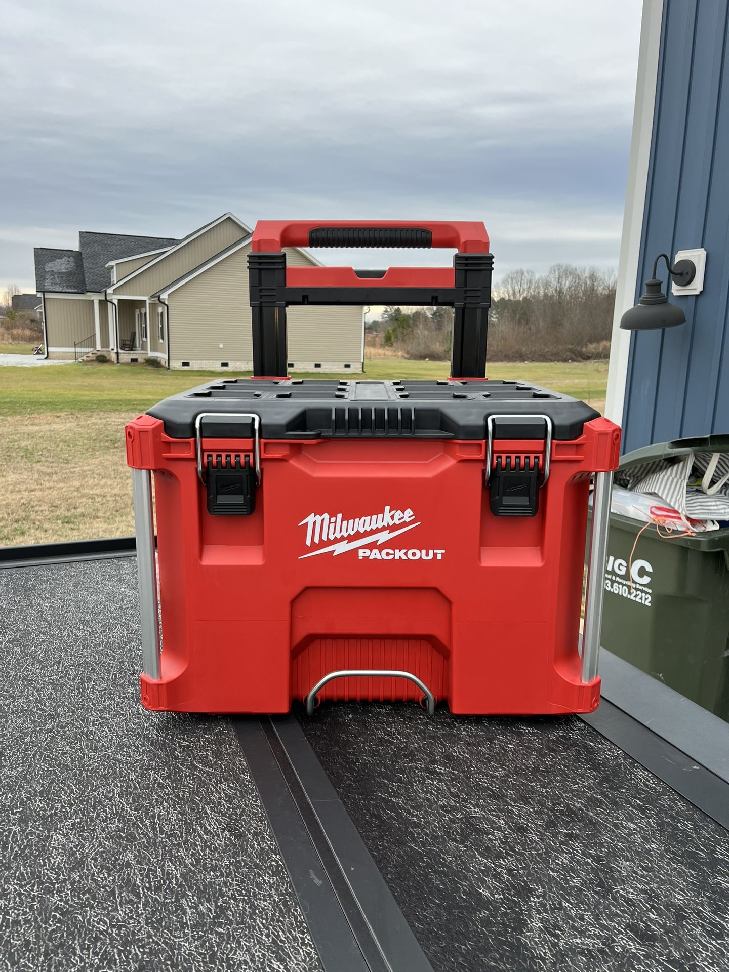 Milwaukee PACKOUT Rolling Tool Box