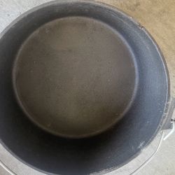 Cast Iron Dutch Oven