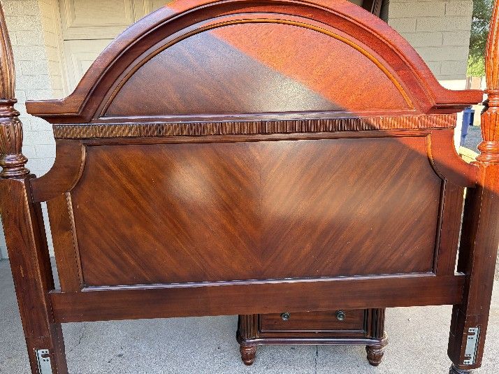 Bombay Queen size bedroom set
