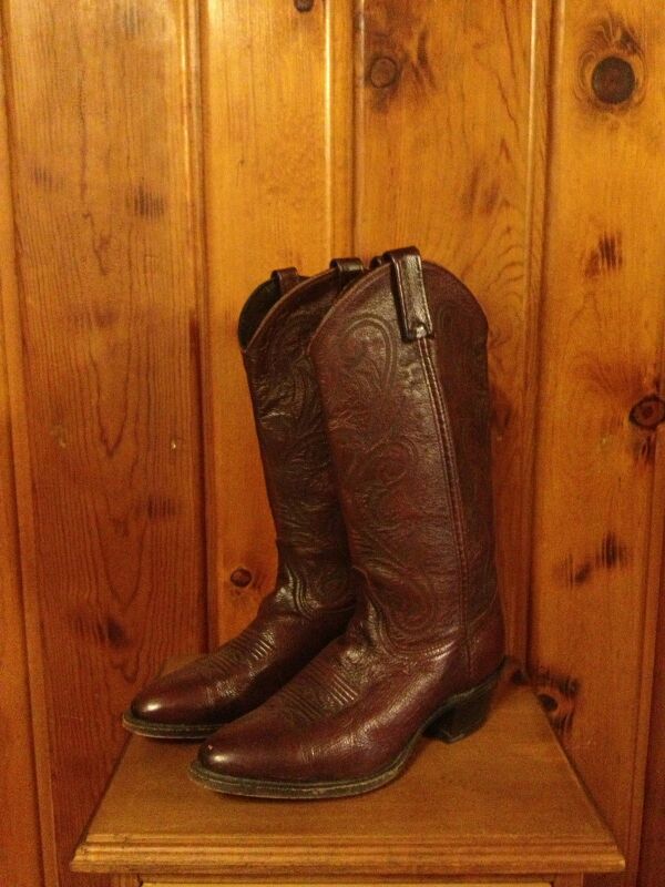 1990 Dan Post maroon ladies cowboy boots size 7.5