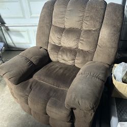 Mathis Brothers Recliner