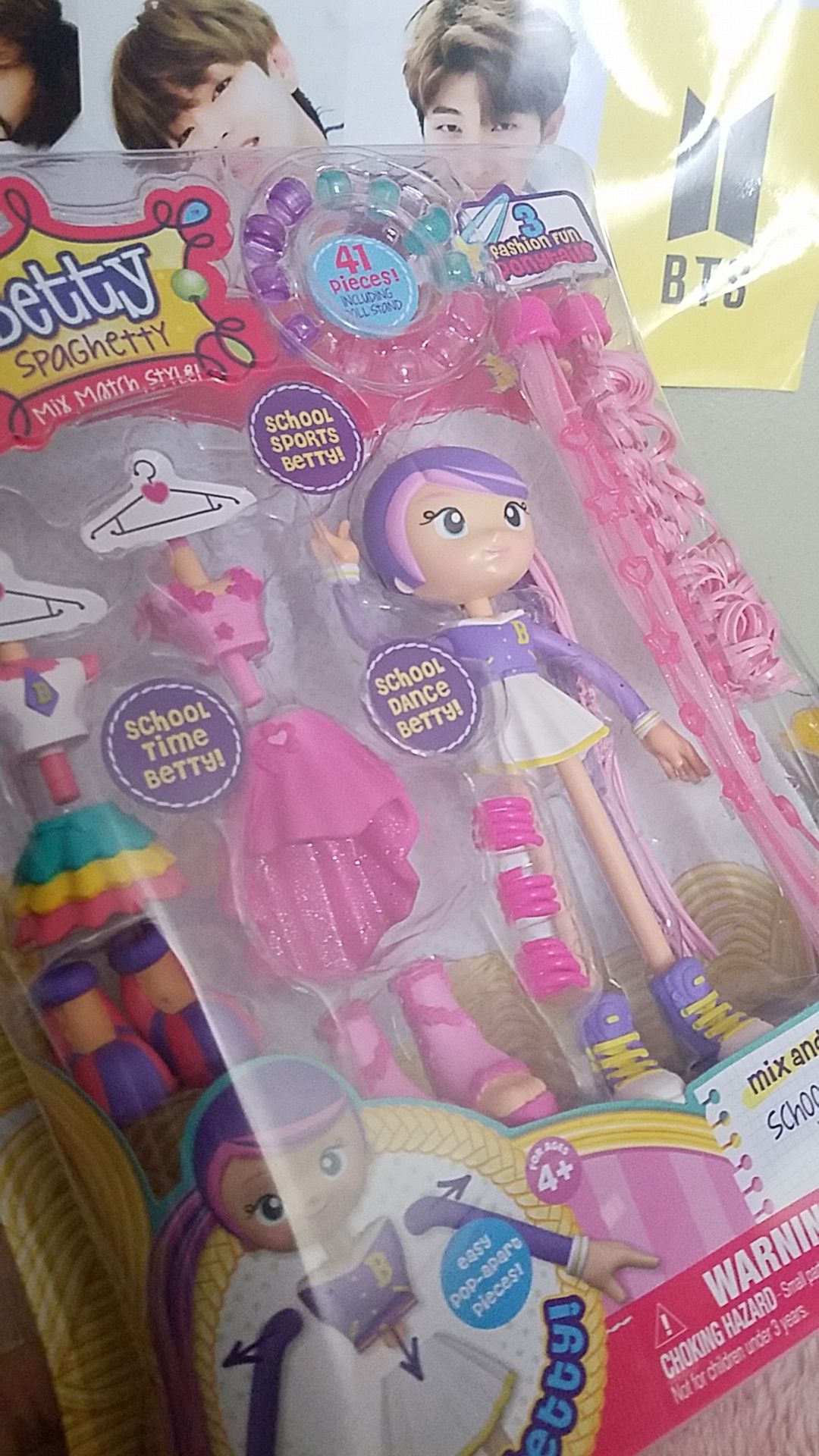 Betty spaghetti ~ school fashion Betty!