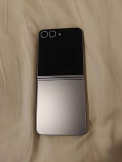 Samsung Galaxy Z Flip 6 256gb T-Mobile ( Not Unlocked) FullyPaid Off . Clean IMEI