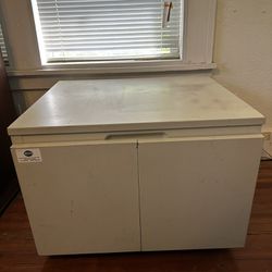 Small Cabinet On Wheels 