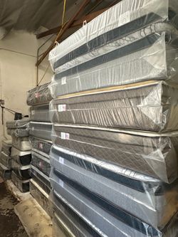 Mattress on sale 🔥  full size mattress pillow top12”     New mattress in a plastic sealed.    We offer same day delivery