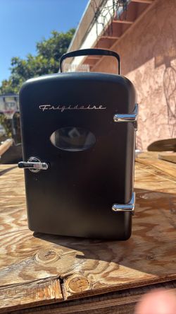 Like new,Frigidaire 6 Can Portable Retro Mini Cooler