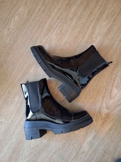 STUART WEITZMAN Black Patent Leather Ankle Chelsea Boots Size 9