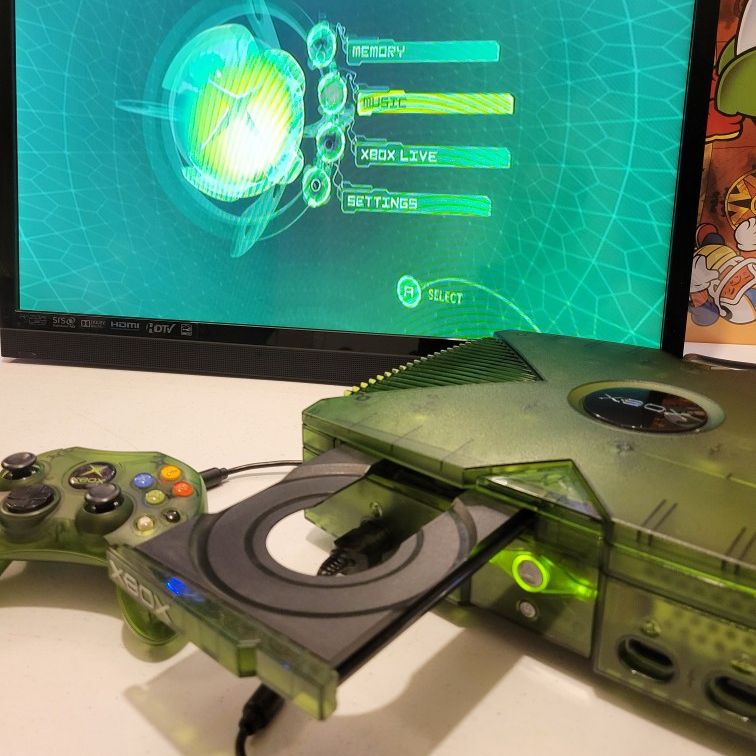 Limited Edition Original XBOX HALO Wired Controller w/ Aliens vs. Predator  Game for Sale in Grand Prairie, TX - OfferUp
