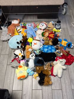 Large Lot of Stuffed Animals and Plush Toys
