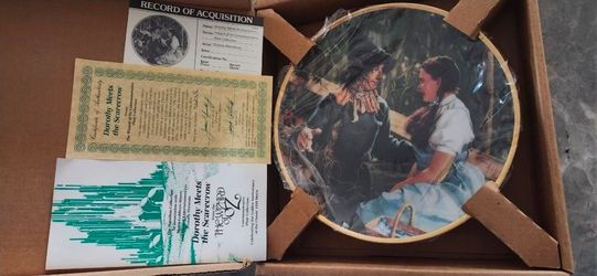 The Wizard of Oz Dorothy Meets The Scarecrow Collectors Plate Hamilton 1988