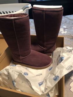 Plum colored UGGS sz 6