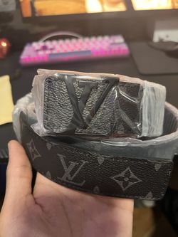 Louie V black flower belt