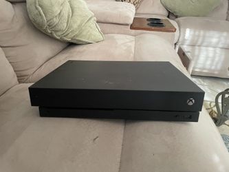 Xbox One X Includes Controller