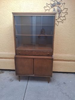 Mid Century Modern China Cabinet Bassett