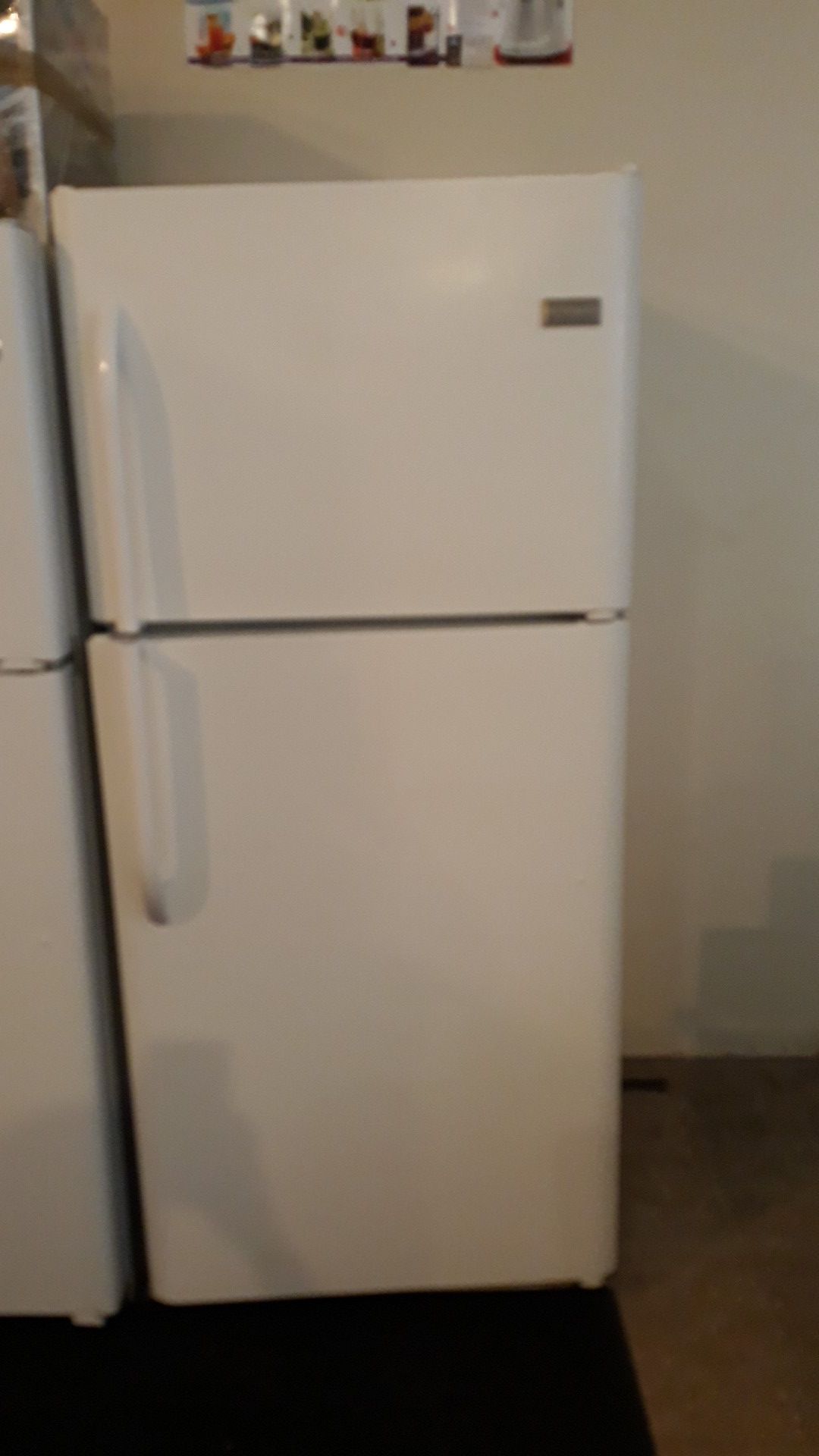 Frigidaire top and bottom refrigerator excellent condition 4months warranty