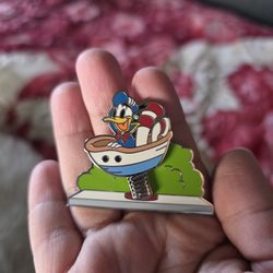 Donald Duck Pin