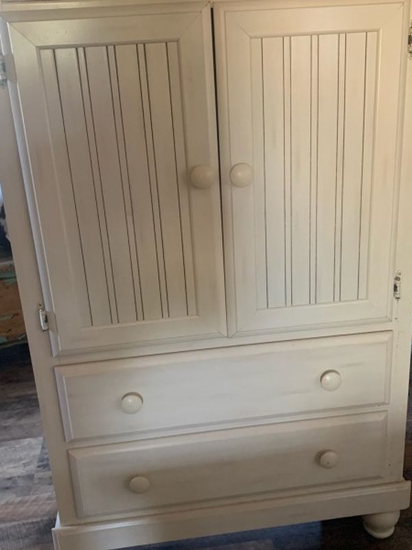 Excellent Condition Armoire/TV Piece
