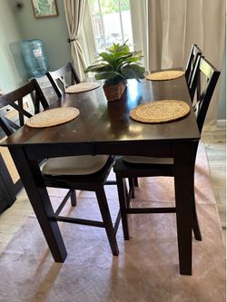 FREE EXPANDABLE DINING TABLE