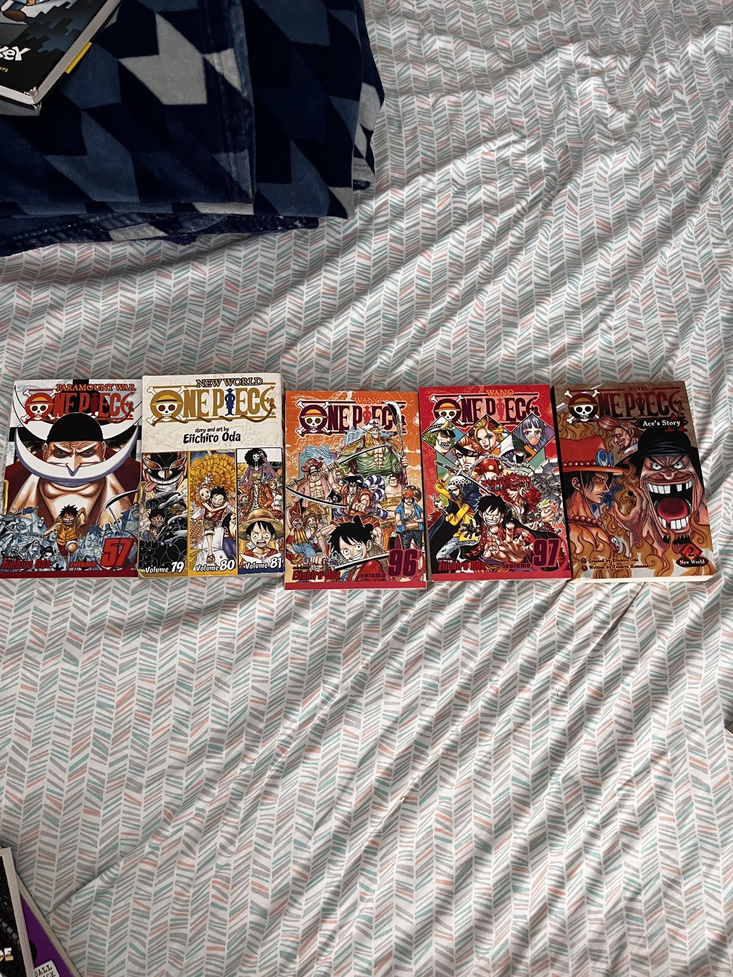 ONE PEICE BOOKS LOOK AT DESCRIPTION