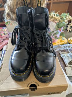 New Doc Martens woman's size 8 Black