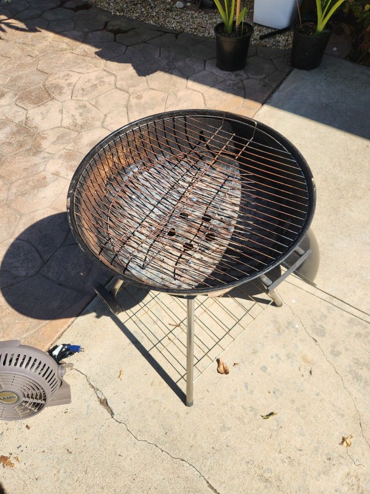 Charcoal Grill 22"