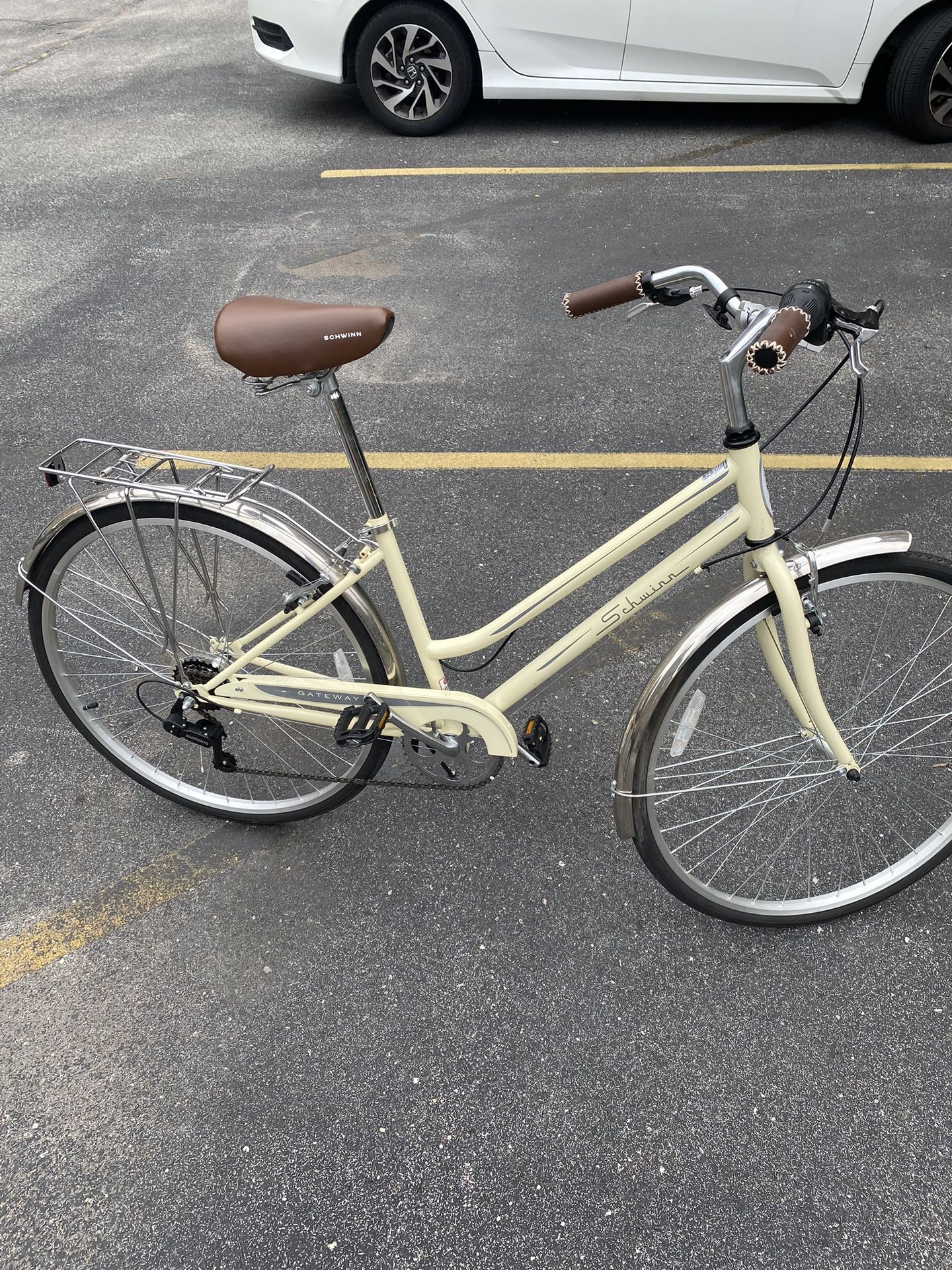 Schwinn Gateway Hybrid bike 700c 28 for Sale in St. Louis MO OfferUp