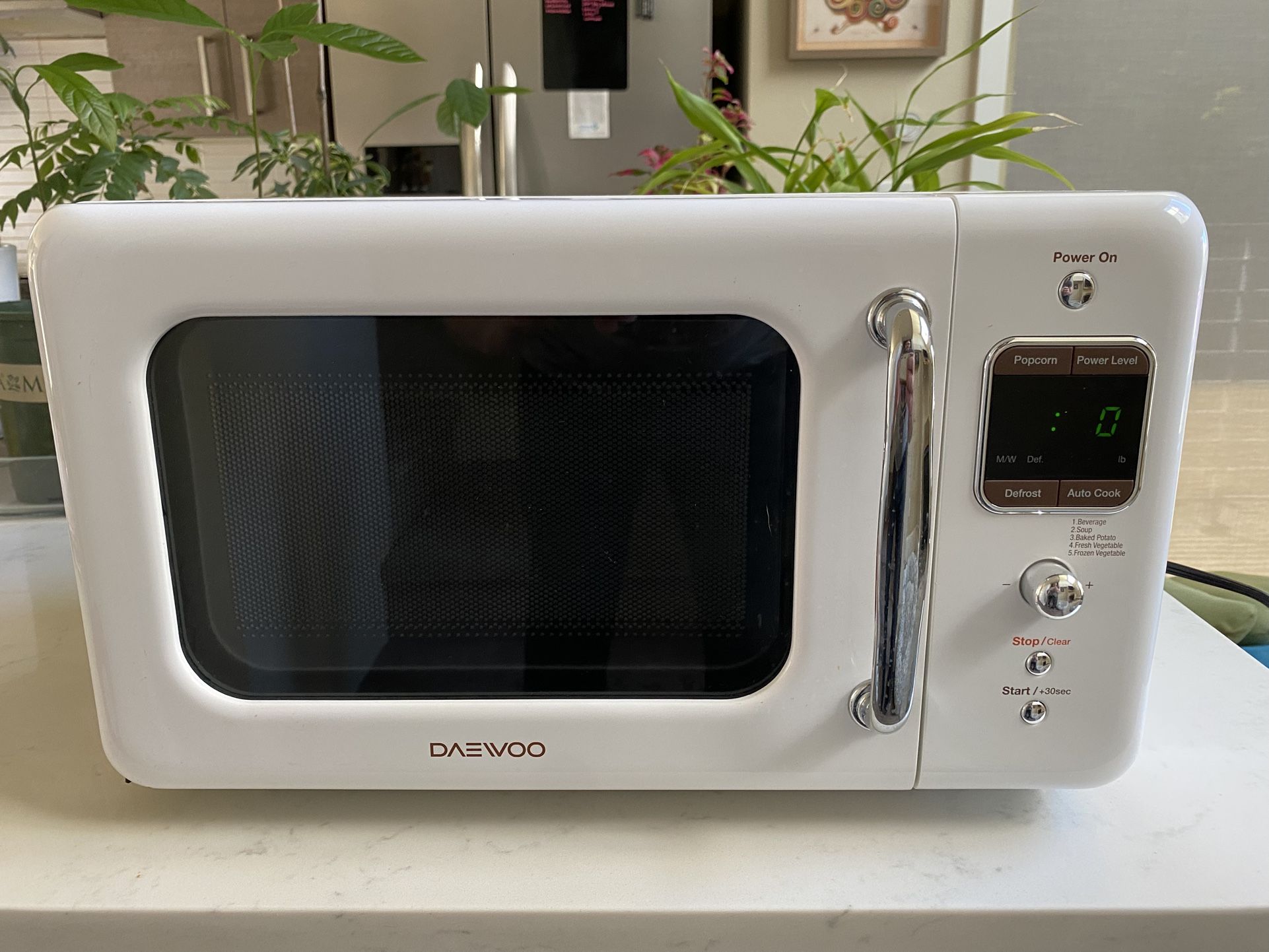 Daewoo KOR-7LREW retro look microwave