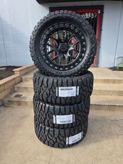 20" LOCK COMMANDO rims w/ 33" MT tires
